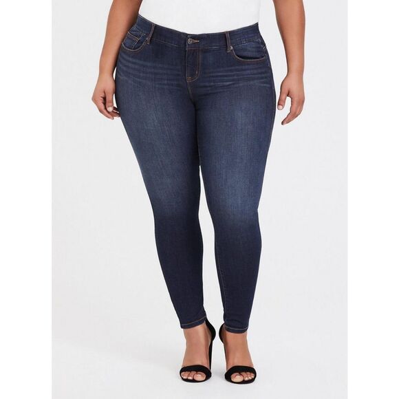 NWT Torrid Bombshell Skinny Jeans Premium Stretch Dark Wash size 26XS - Picture 1 of 6